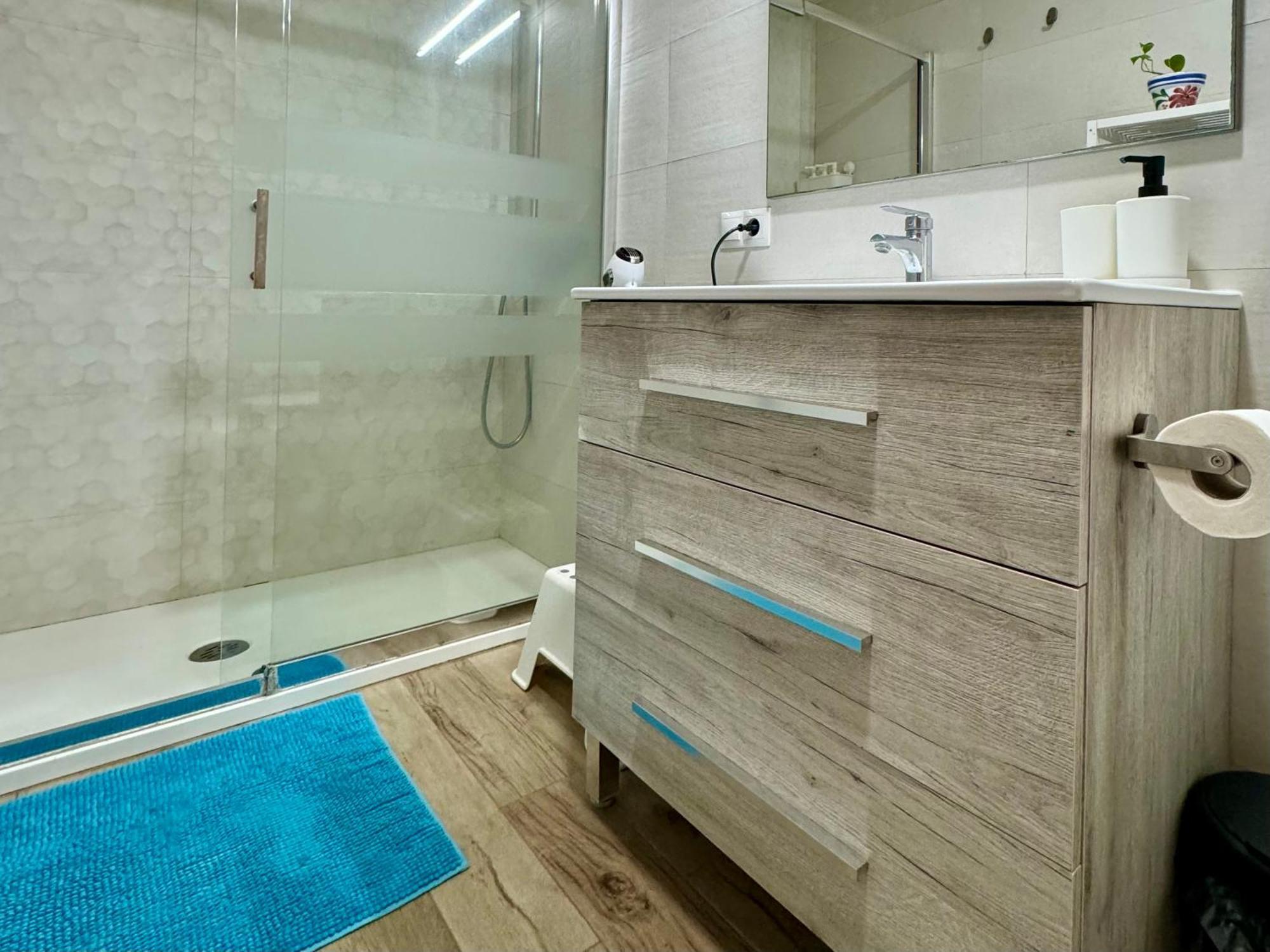 Alex Bed & Breakfast - Your Home Away Including Breakfast - In A Real Home 푸엔히롤라 외부 사진